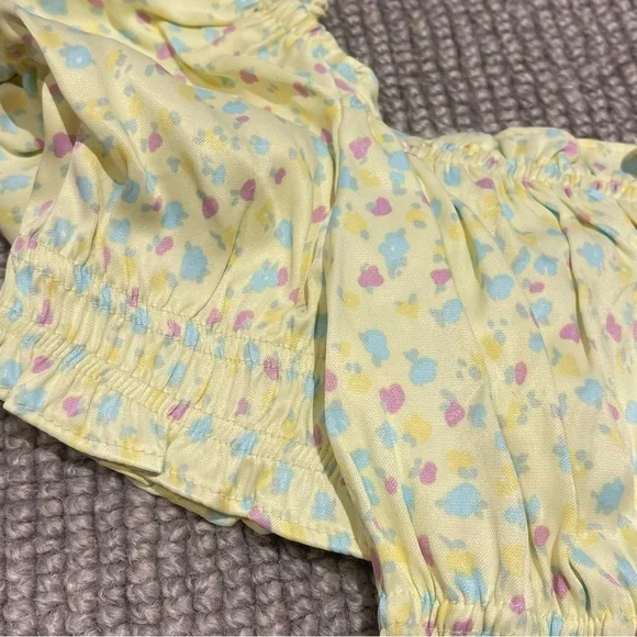 Zara Satin Effect Printed Top in Pastel Yellow (XS) - Picture 7 of 9